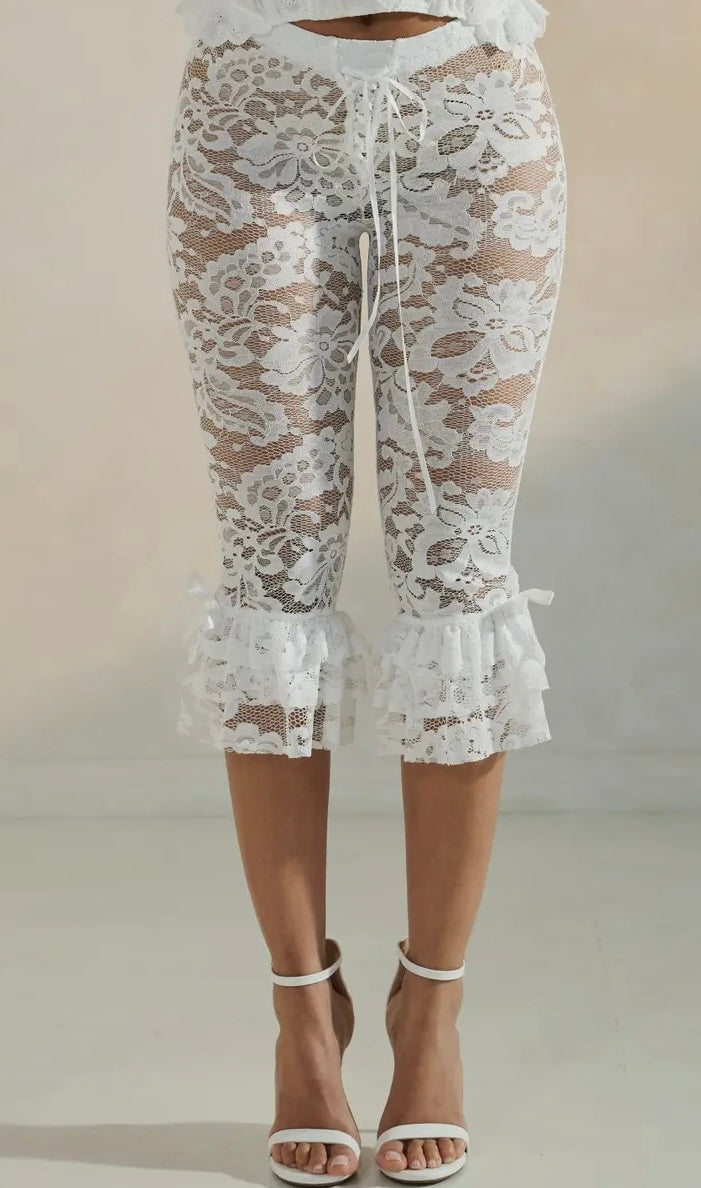 FLATTERING FLORAL CAPRIS